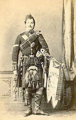 a-piper-of-the-78th-foot_med