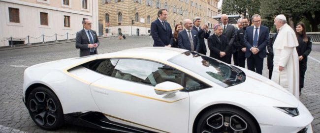 pope-francis-lamborghini3-gty-mem-171115_12x5_992