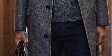 Wenger_in_a_long_grey_coat-a-83_1446826062047